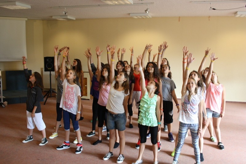 Village Camps International Summer Camp Leysin, Switzerland 2026-08-15 https://www.villagecamps.com/journals_admin/images/700-20-dance (14).jpg